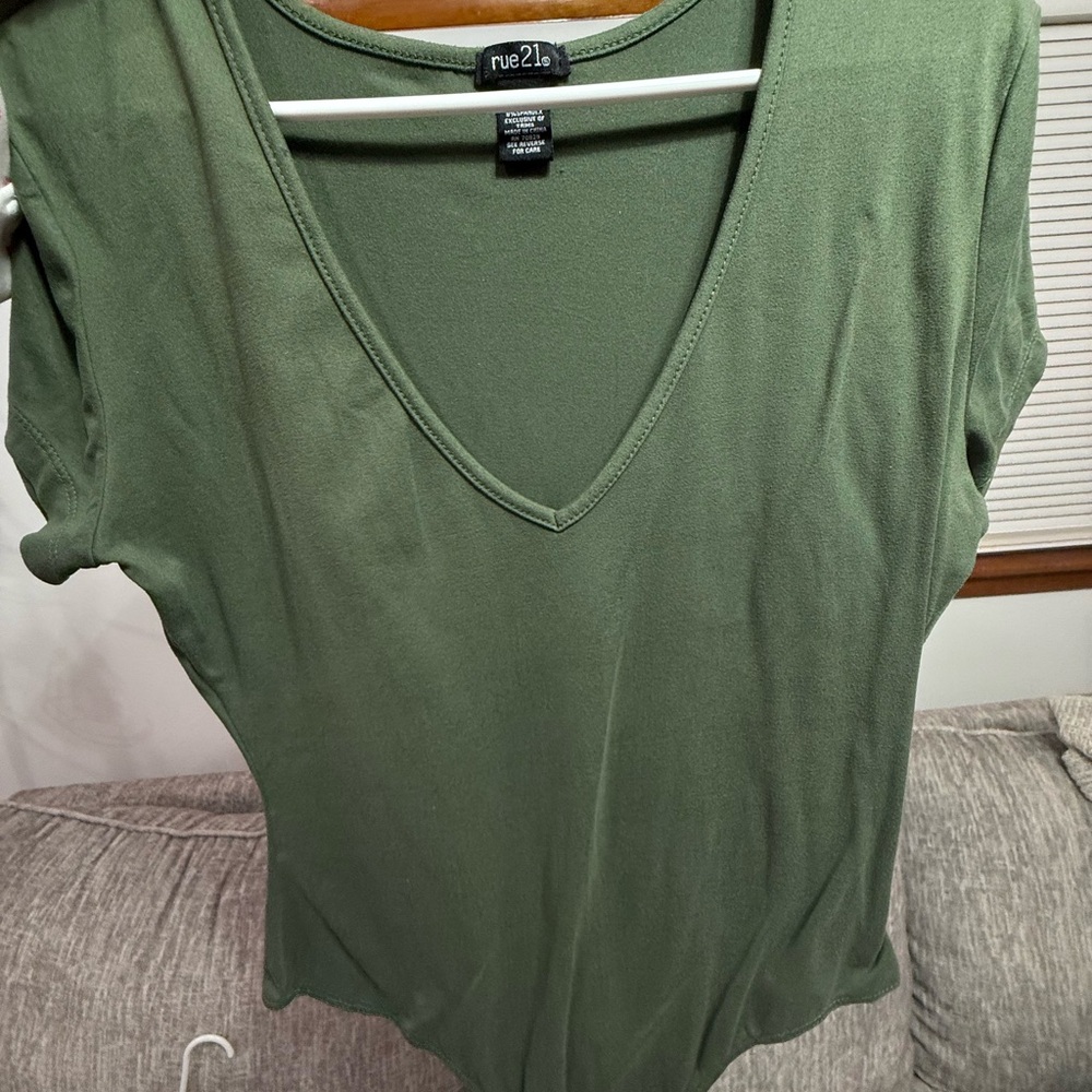 Rue21 Women's Olive Short Sleeve V-Neck Tee